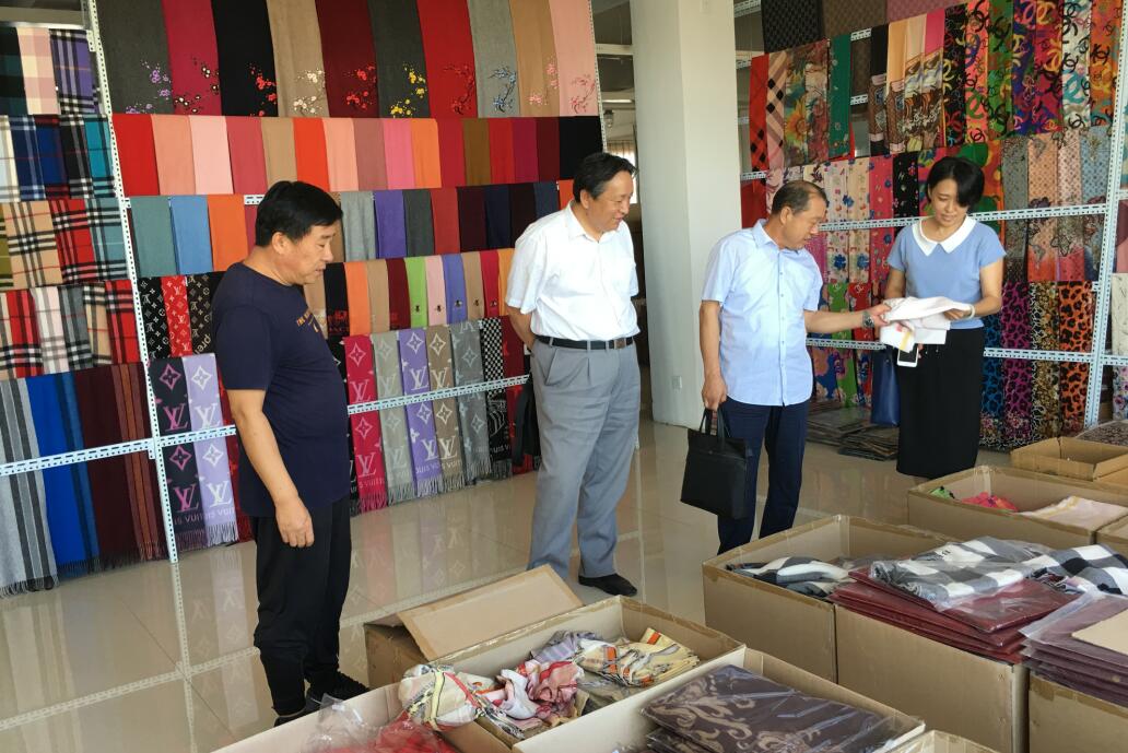 林永亮執行會(huì )長(cháng)一行到內蒙古雪絨花羊絨制品有限公司調研考察