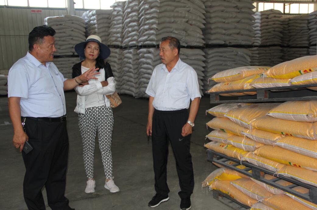 協(xié)會(huì )執行會(huì )長(cháng)林永亮一行去北辰飼料公司調研