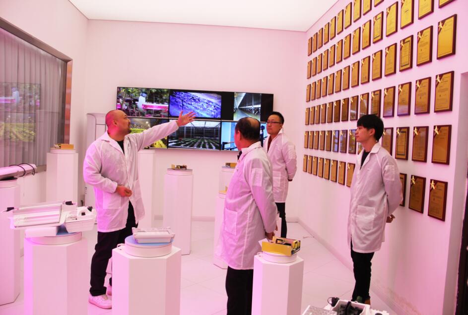 協(xié)會(huì )執行會(huì )長(cháng)林永亮一行到北京市金晟達生物電子科技有限公司調研參觀(guān)