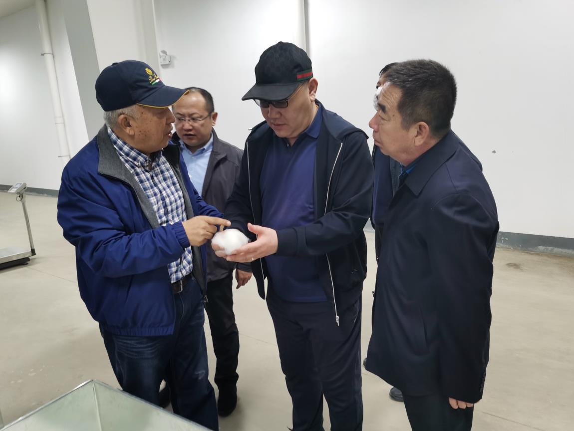 周勇會(huì )長(cháng)到東榮羊絨集團學(xué)習調研