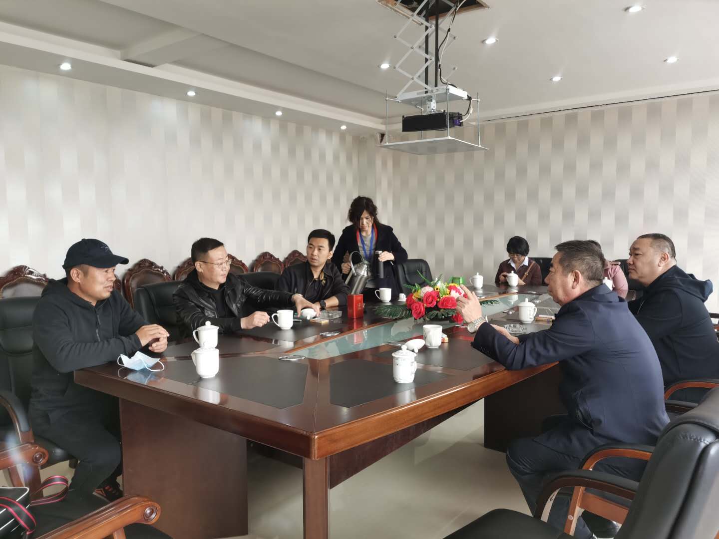 周勇會(huì )長(cháng)在恒瑞投資控股集團調研學(xué)習