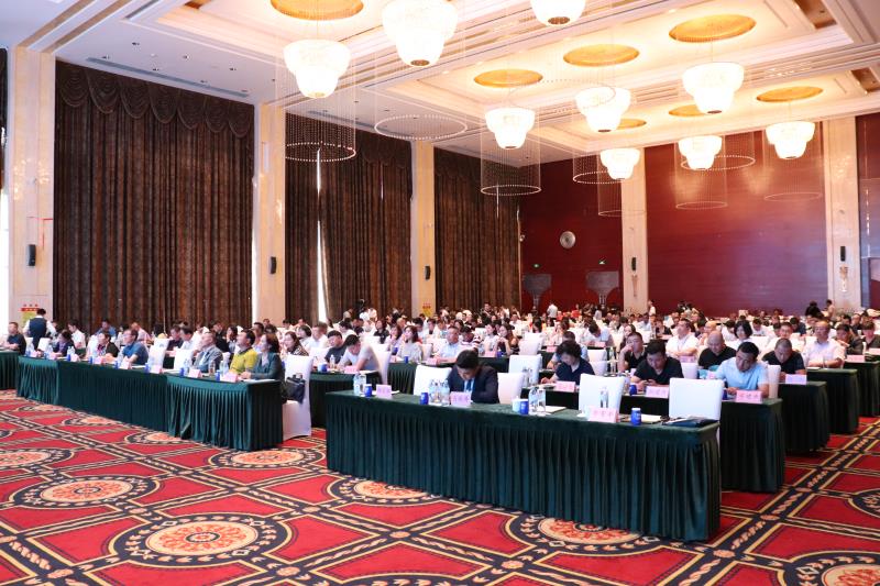 烏蘭察布市舉行第一屆民營(yíng)企業(yè)產(chǎn)需對接暨易物合作洽談會(huì )