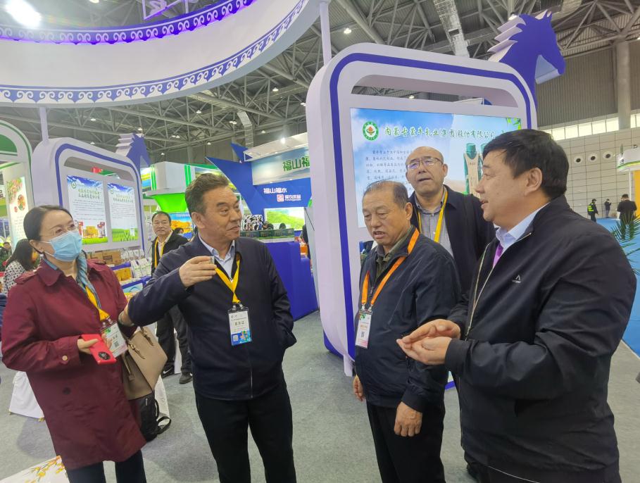 內蒙古1400多種有機、綠色農畜產(chǎn)品亮相中國綠色食品博覽會(huì )和中國國際有機食品博覽會(huì )